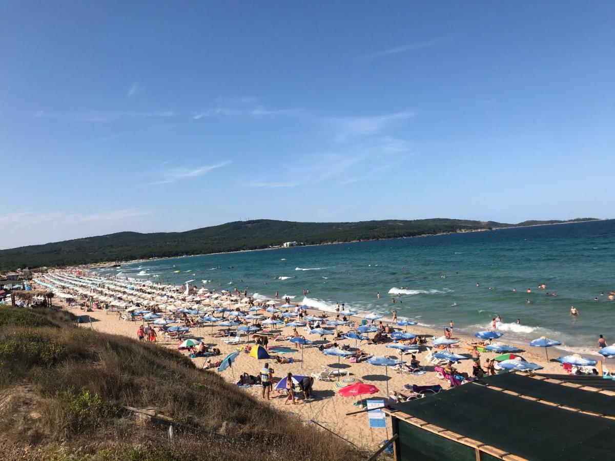 Familienapartment Am Strand In Primorsko Bagian luar foto